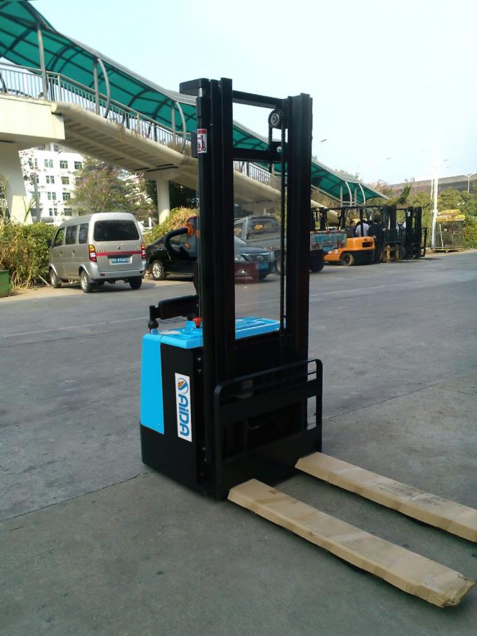 ยางแข็ง ไฟฟ้า Stacker โฟร์คลิฟต์ 5000 มม ความสูงยืนบน ประเภทรถยก 1